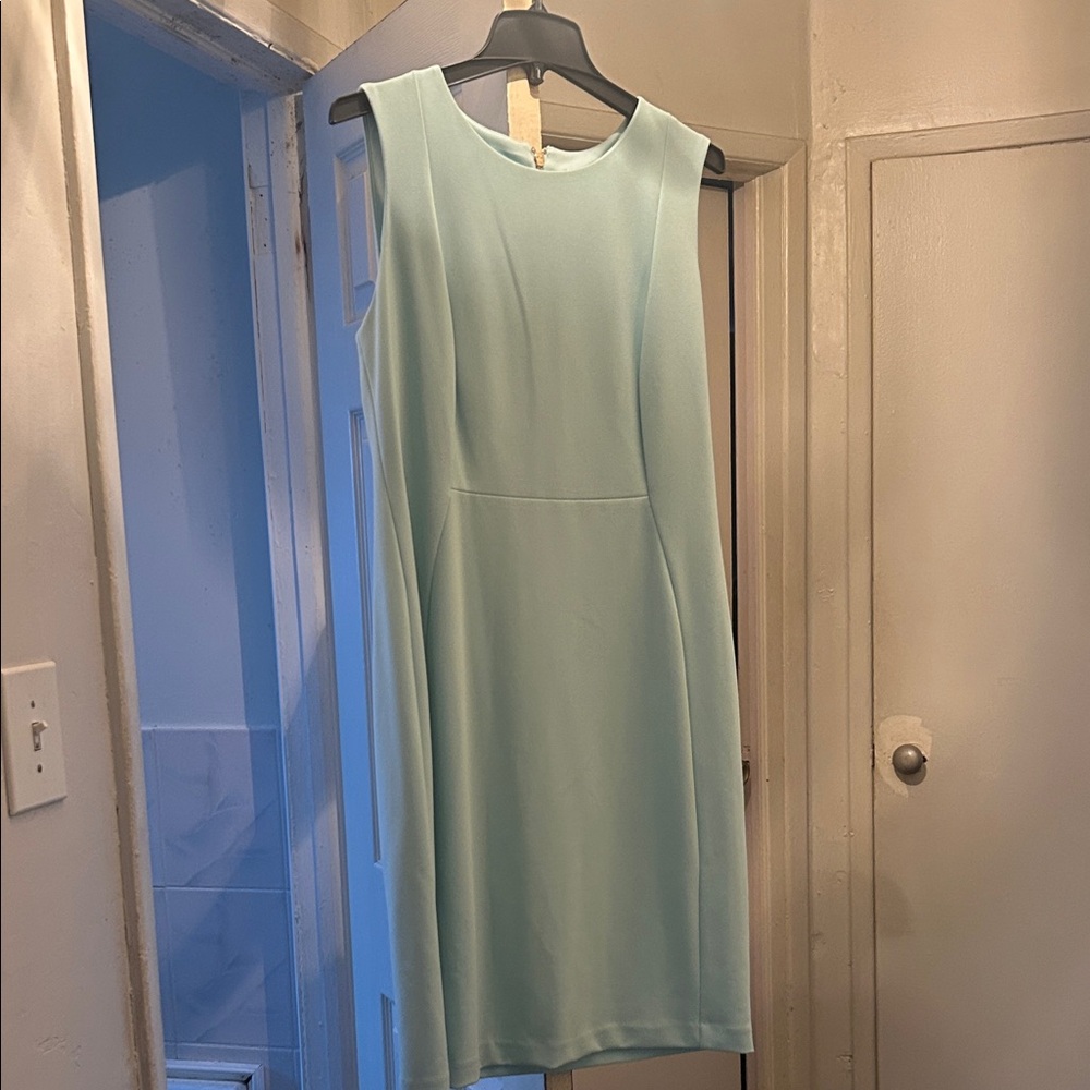 Classic Sleeveless Mint Green Shift Dress
